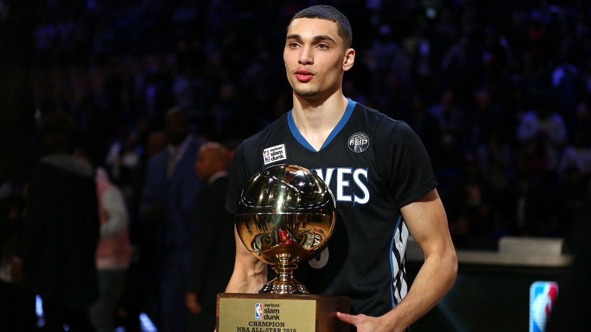 开云体育全站-李明赛场全能表现，攻防两端双料核心！，李明比赛视频